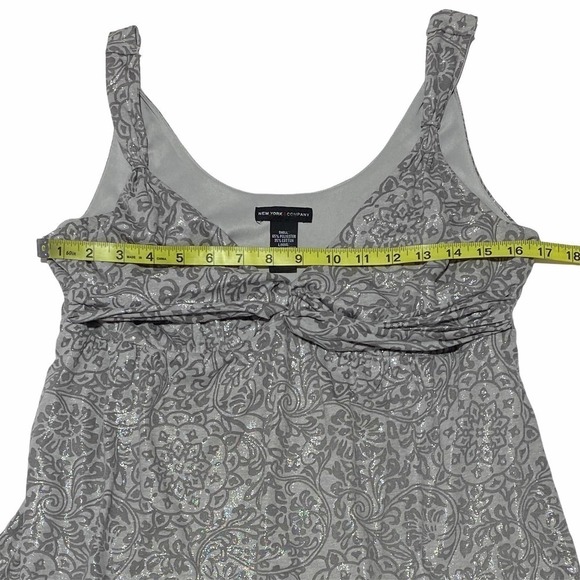 NEW York & Company Gray Floral Blouse Size Medium - Picture 7 of 9